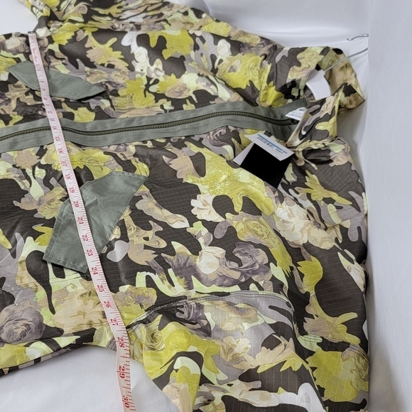 Nike Women's Crop Top Jacket Size Med Camo Khaki F/Z Lightweight Oversized Fit - Picture 7 of 9